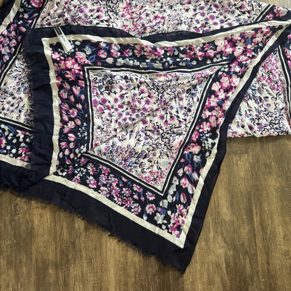 Talbots Scarf with Floral Design - Picture 4 of 7